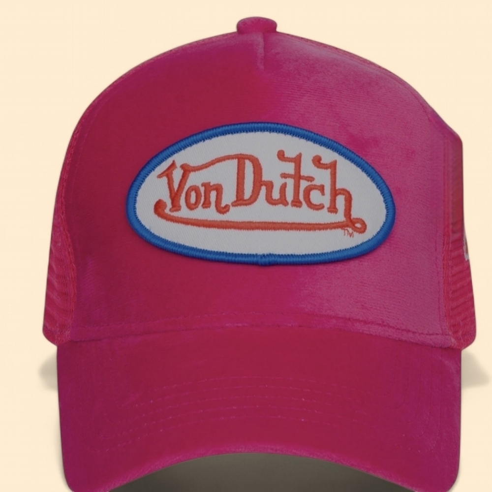 VON DUTCH NWT HOLLYWOOD VELVET HOT PINK TRUCKER